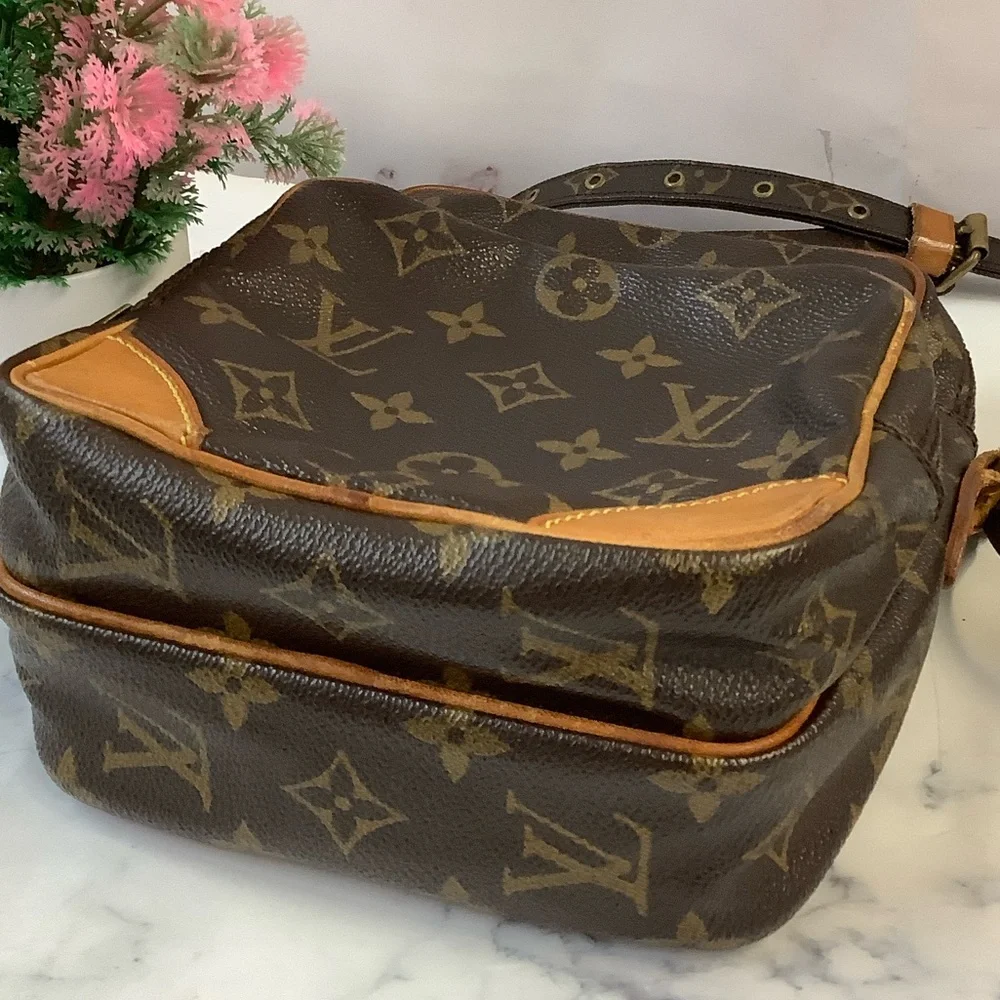 GUC Louis Vuitton Amazone Crossbody Bag